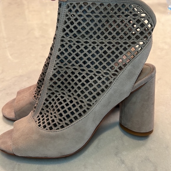 Vince Camuto Gerby Chateau True Suede Perforated Open Toe Heel Bootie 7 1/2 - Picture 6 of 6